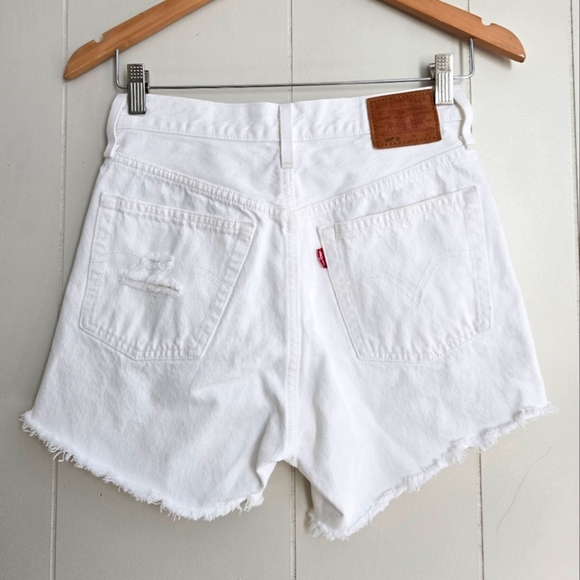 Levi's Women's White Distressed Jean Shorts-Size S - Picture 3 of 10